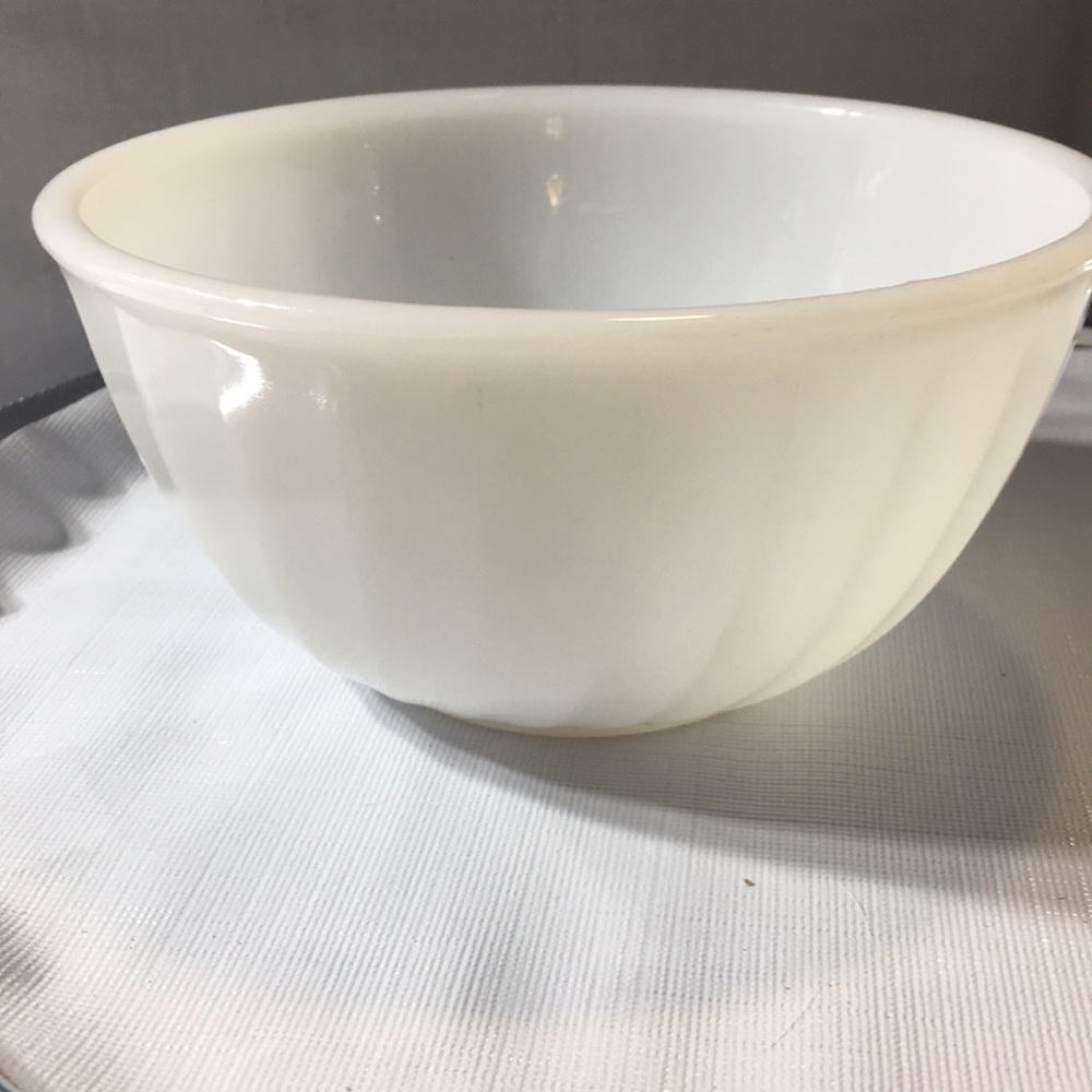 Vintage Fire King white swirl serving mixing bowl.